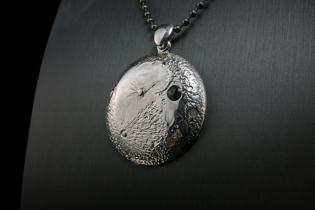 silver-moon-pendant-i