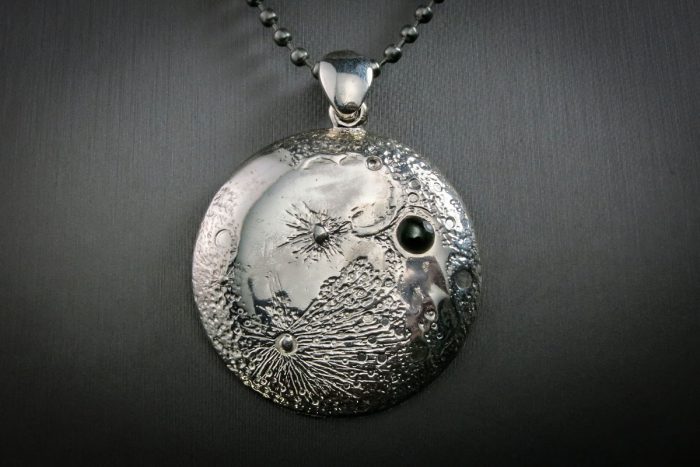 silver-moon-pendant-iii